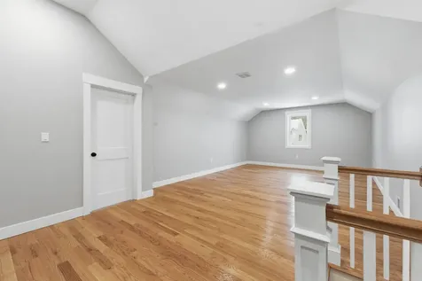 76 Lady Walsingham Way Laconia NH 03246