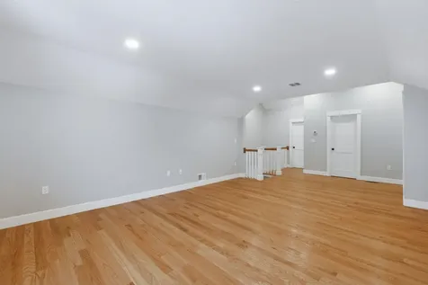 76 Lady Walsingham Way Laconia NH 03246