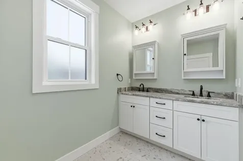 76 Lady Walsingham Way Laconia NH 03246