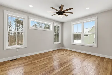 76 Lady Walsingham Way Laconia NH 03246