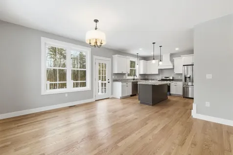 76 Lady Walsingham Way Laconia NH 03246