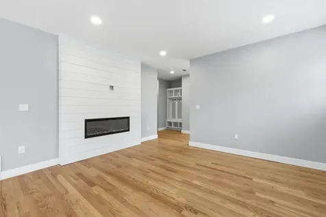 76 Lady Walsingham Way Laconia NH 03246
