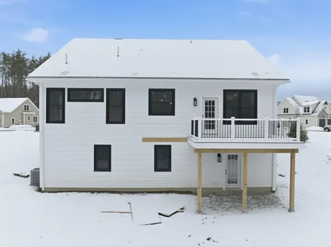76 Lady Walsingham Way Laconia NH 03246