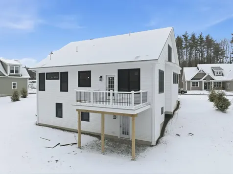 76 Lady Walsingham Way Laconia NH 03246