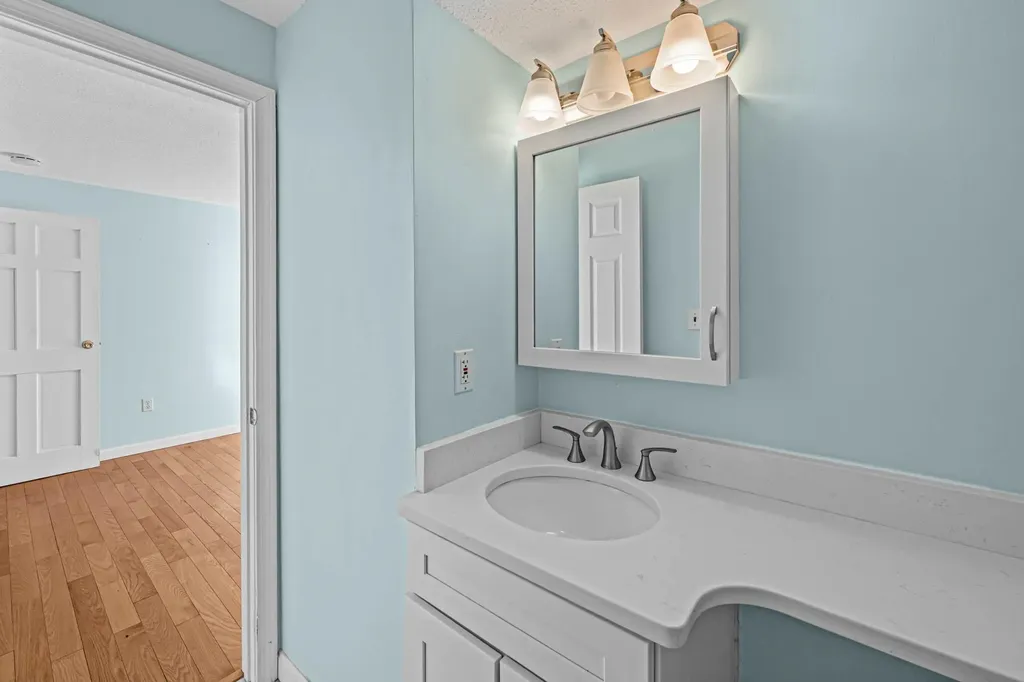 31 Bluestone Drive Nashua NH 03060