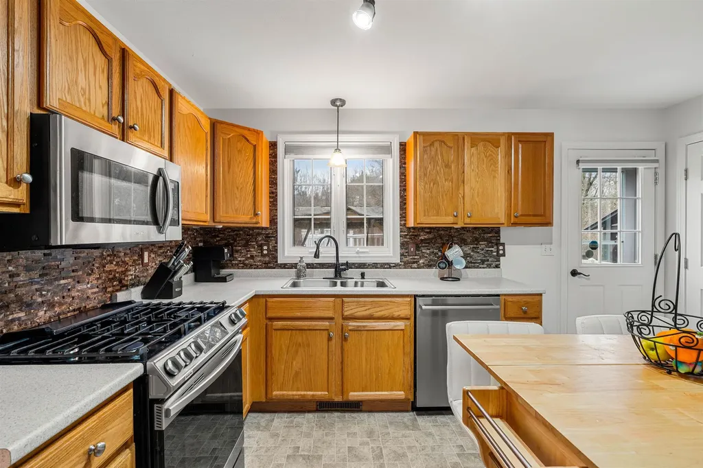 19 Whittemore Road Pembroke NH 03275-3130