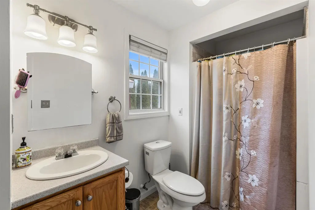 19 Whittemore Road Pembroke NH 03275-3130