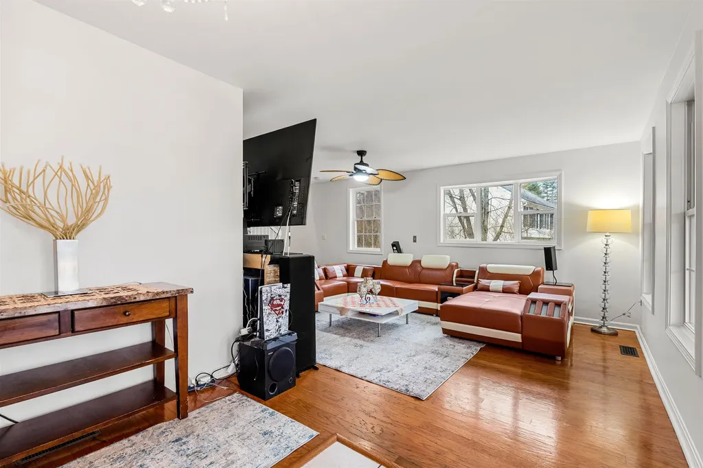 19 Whittemore Road Pembroke NH 03275-3130