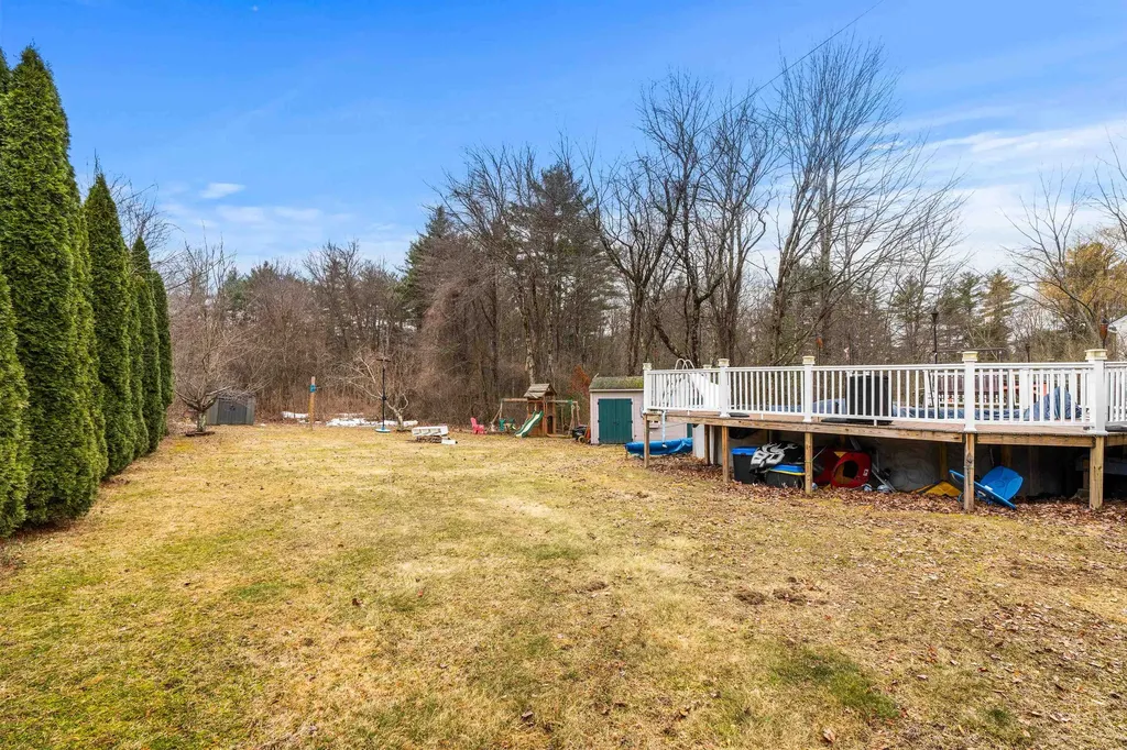 19 Whittemore Road Pembroke NH 03275-3130
