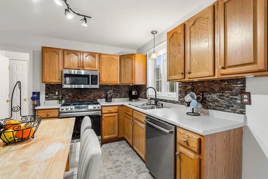 19 Whittemore Road Pembroke NH 03275-3130
