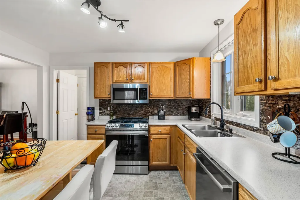 19 Whittemore Road Pembroke NH 03275-3130