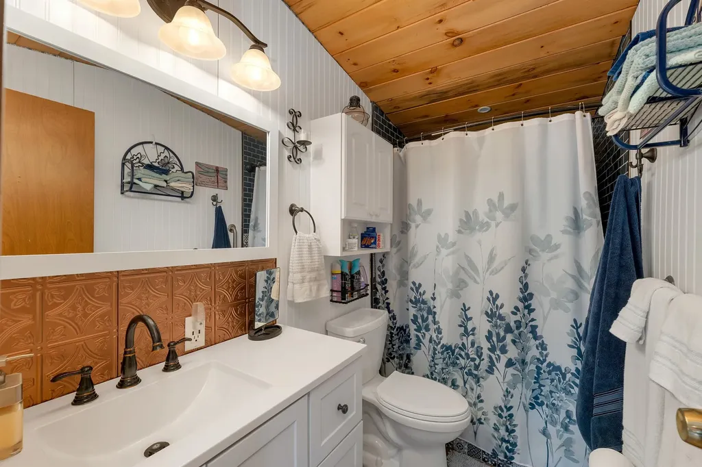 15 Manbow Road Alton NH 03809