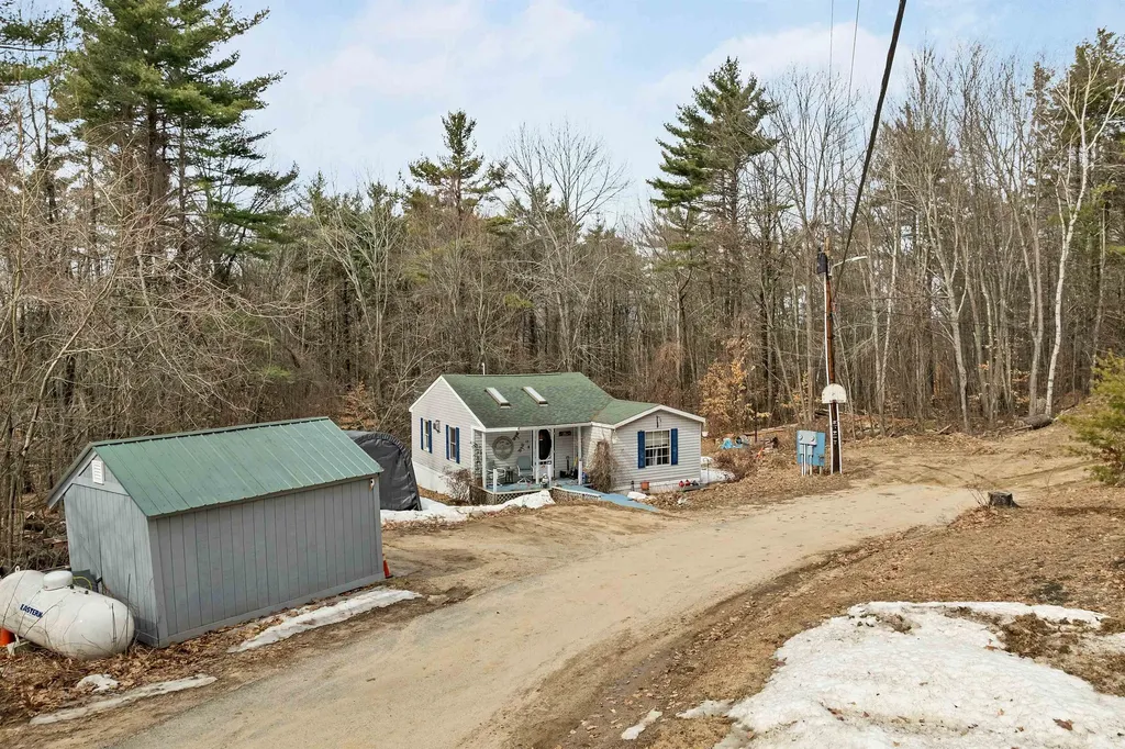 15 Manbow Road Alton NH 03809