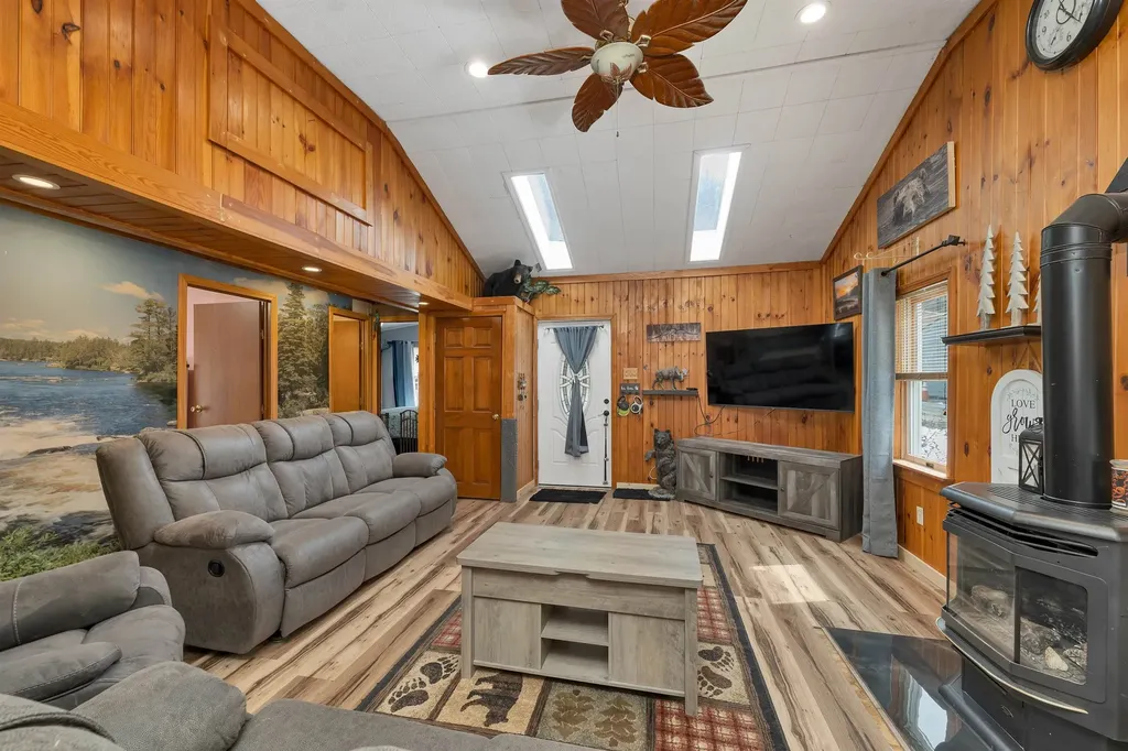 15 Manbow Road Alton NH 03809