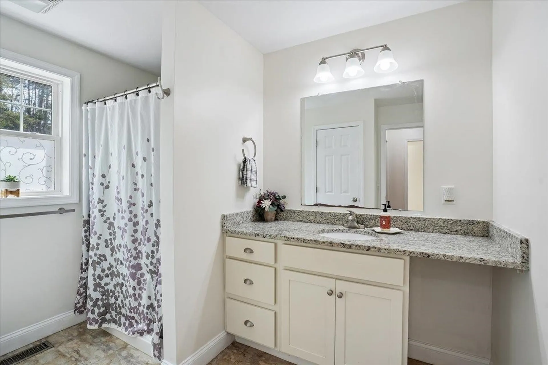36 Dow Road Mont Vernon NH 03057