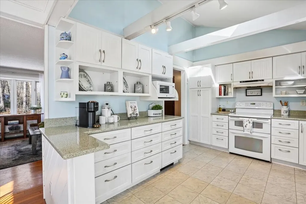 6 Maple Drive Bedford NH 03110