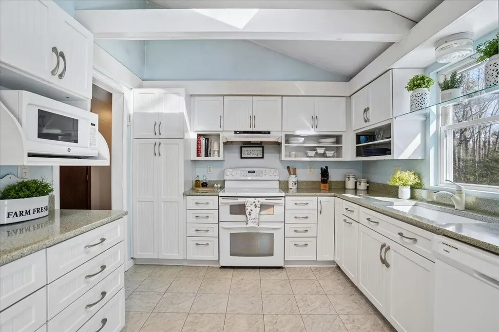 6 Maple Drive Bedford NH 03110