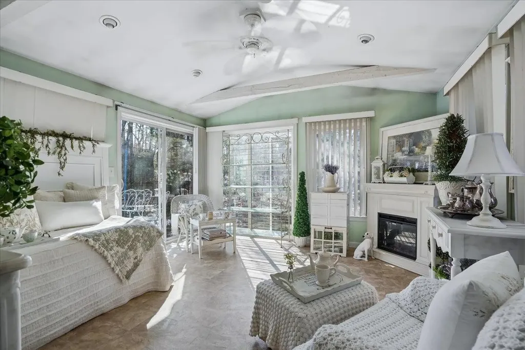 6 Maple Drive Bedford NH 03110