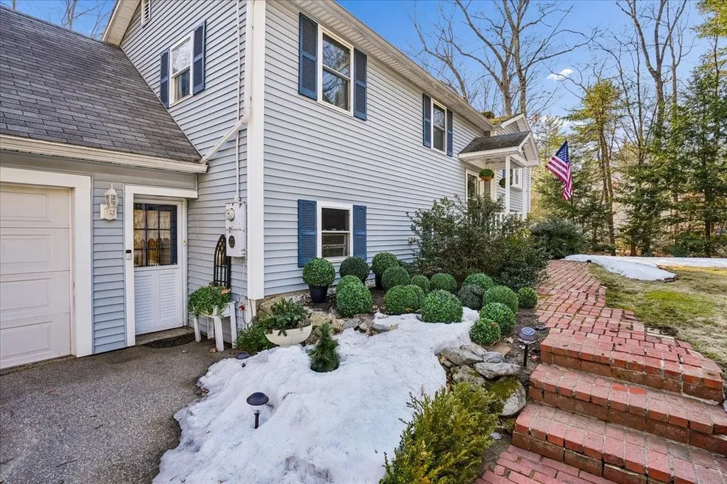 6 Maple Drive Bedford NH 03110