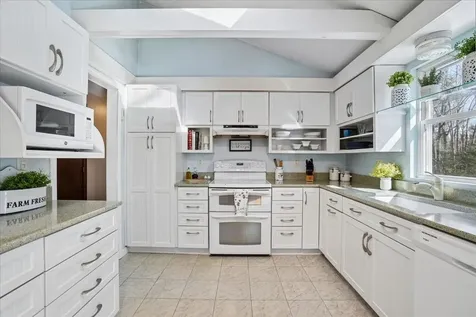 6 Maple Drive Bedford NH 03110