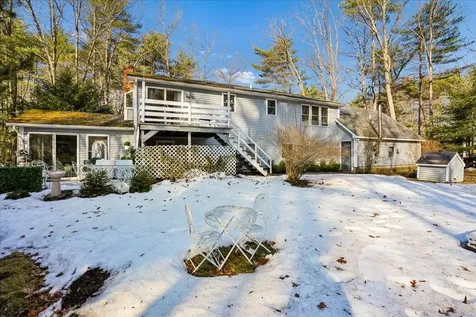 6 Maple Drive Bedford NH 03110