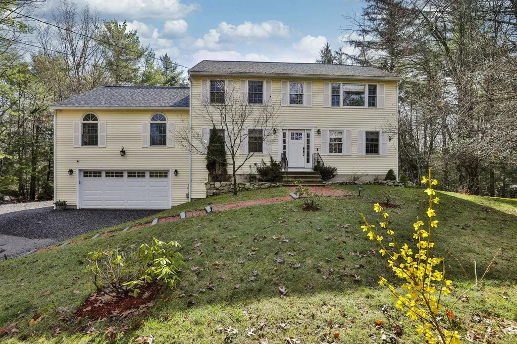 41 Dupaw Gould Road Brookline NH 03033
