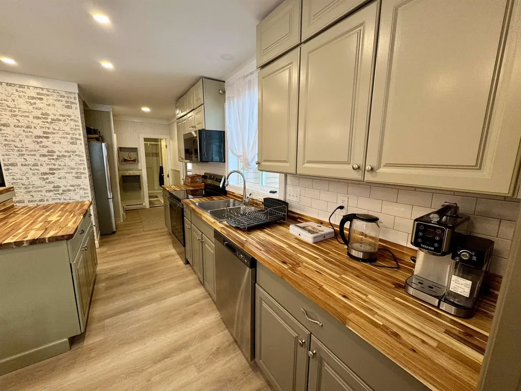 8 Labrecque Street Lincoln NH 03251