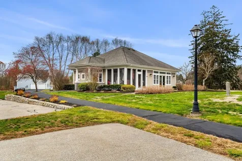 12 Mill Pond Road Brentwood NH 03833