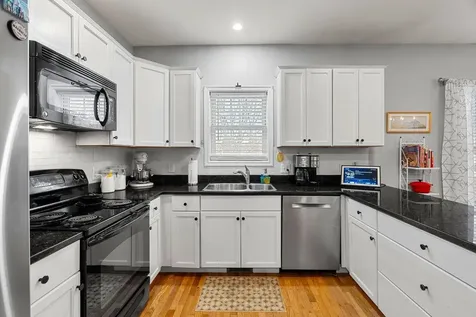 12 Mill Pond Road Brentwood NH 03833