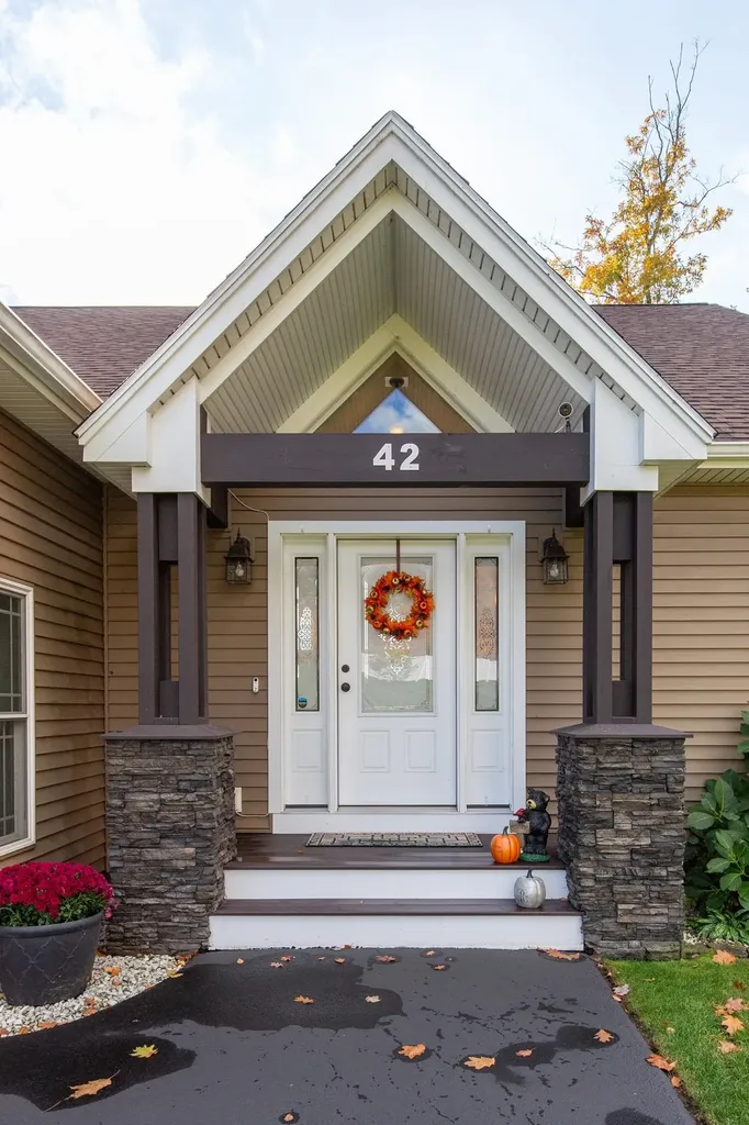 42 Lenzi Point Road Barrington NH 03825