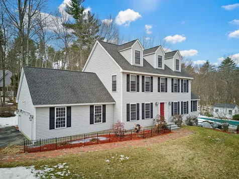 43 Hampshire Hills Drive Bow NH 03304