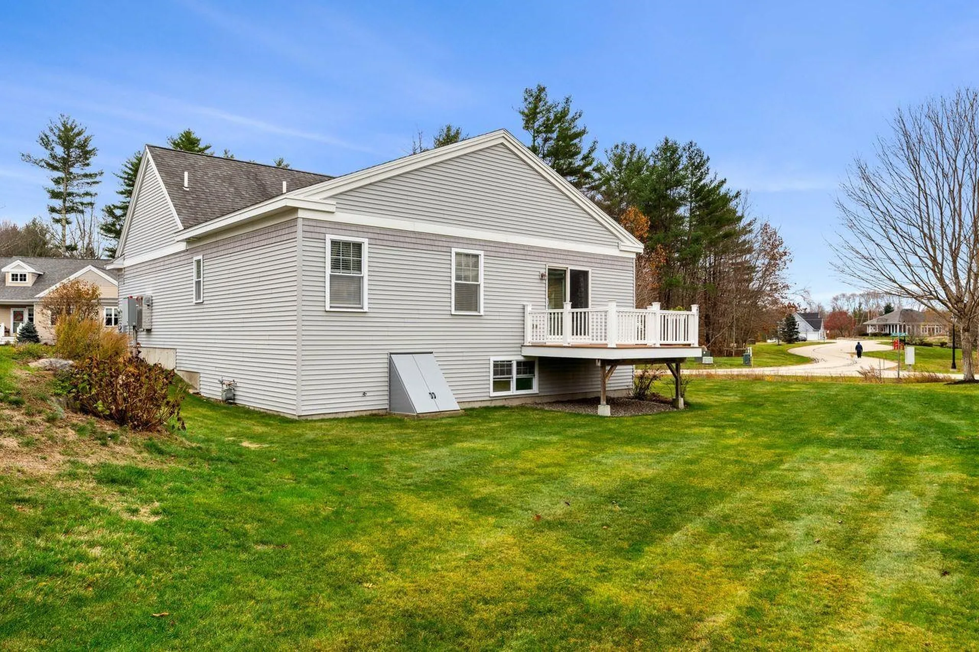 12 Mill Pond Road Brentwood NH 03833