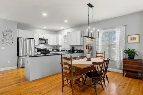 12 Mill Pond Road Brentwood NH 03833