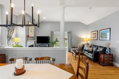 12 Mill Pond Road Brentwood NH 03833