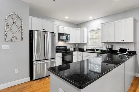 12 Mill Pond Road Brentwood NH 03833