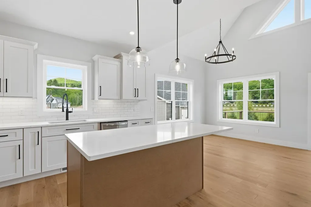 14 Melina's Way Thornton NH 03285