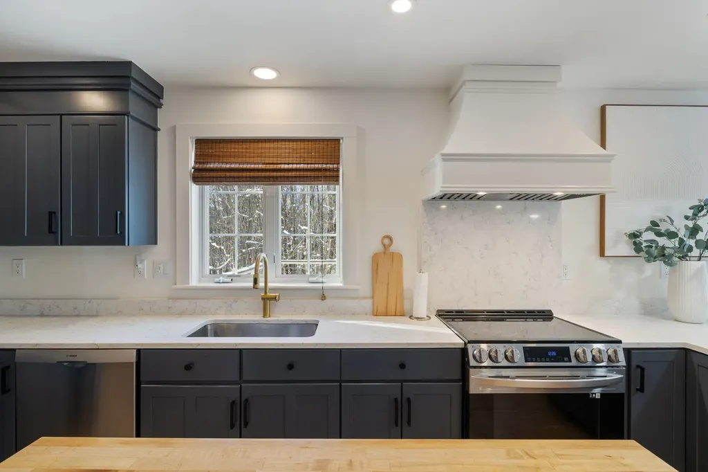 12 Runaway Road Newfields NH 03856