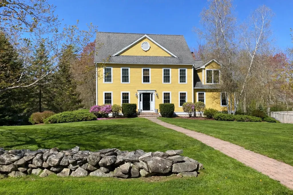 12 Runaway Road Newfields NH 03856