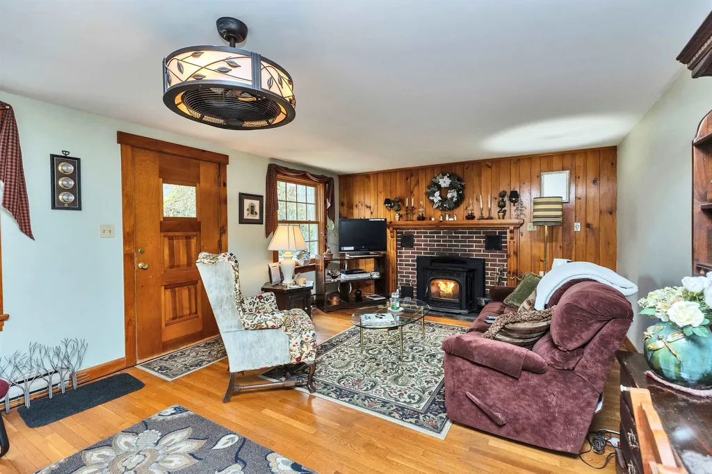 54 West Street Swanzey NH 03446