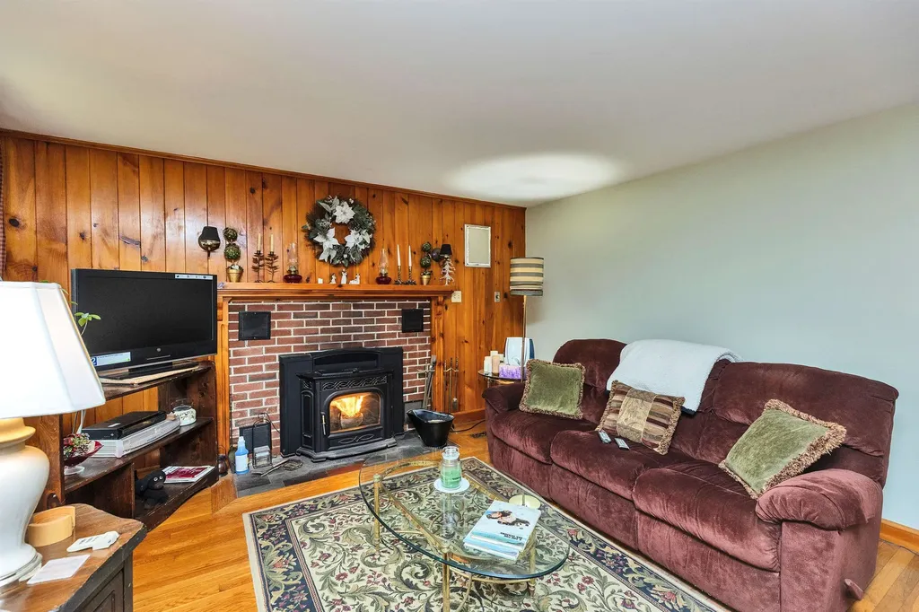 54 West Street Swanzey NH 03446
