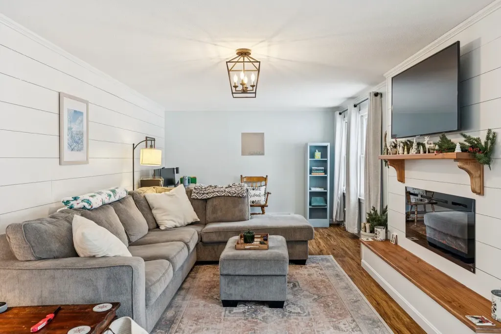 29 Floyd Avenue Lebanon NH 03784