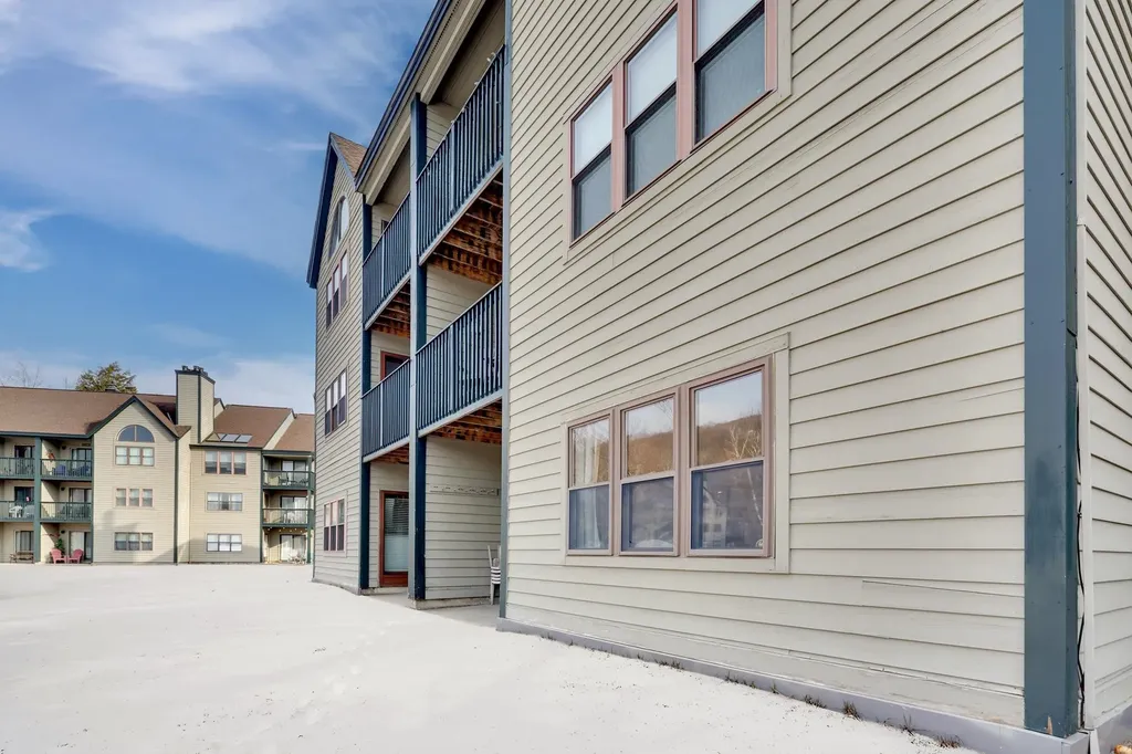 91 White Loop Ludlow VT 05149