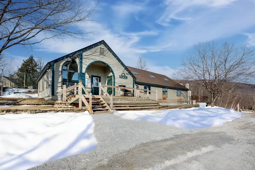 91 White Loop Ludlow VT 05149