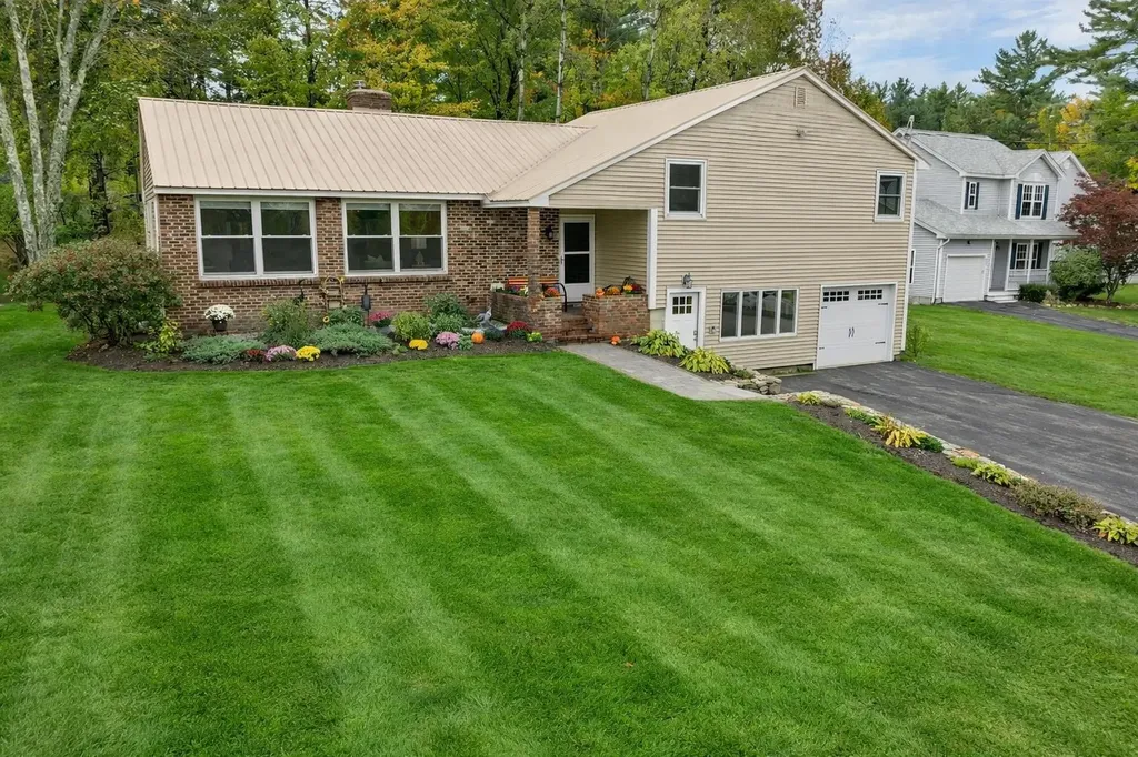 71 Annis Drive Gilford NH 03249
