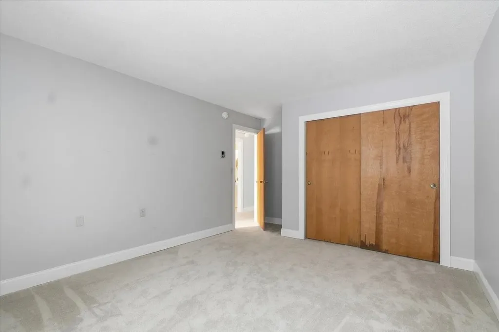 17 Hawthorne Circle South Burlington VT 05403