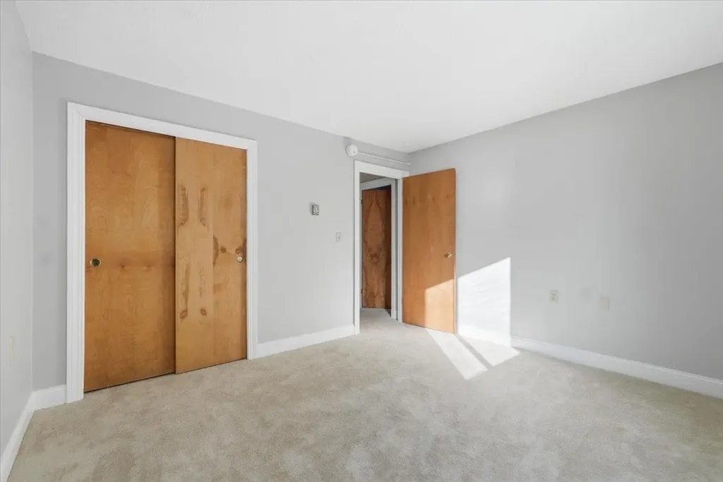 17 Hawthorne Circle South Burlington VT 05403