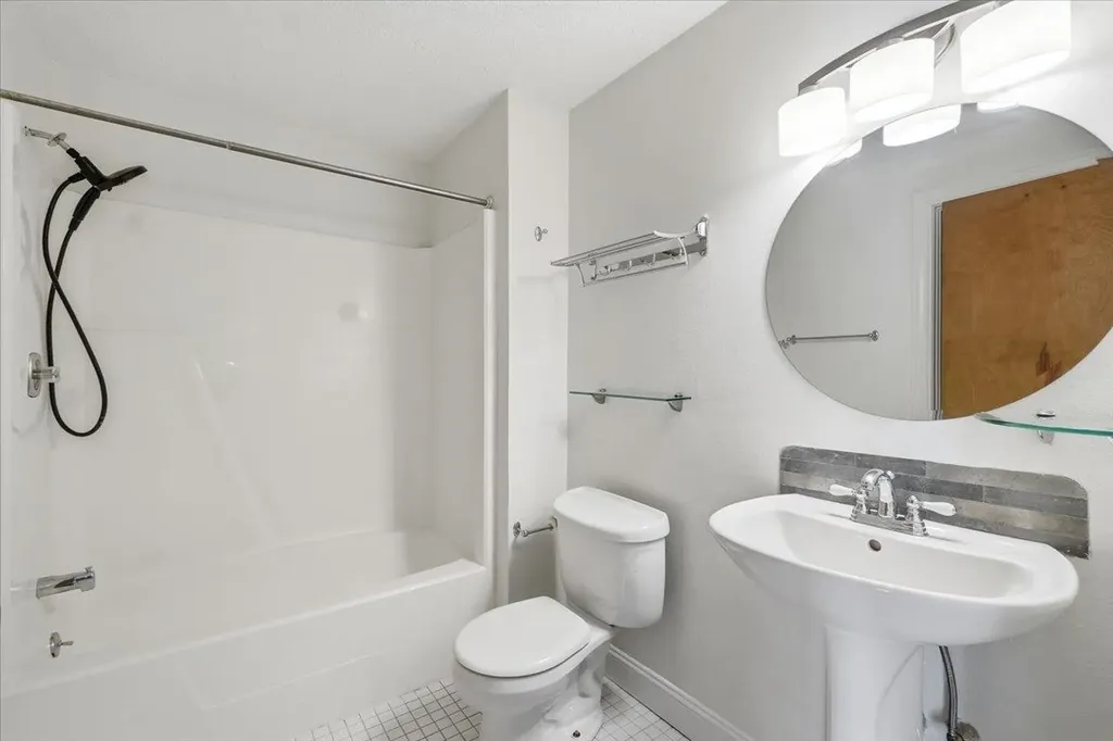 17 Hawthorne Circle South Burlington VT 05403