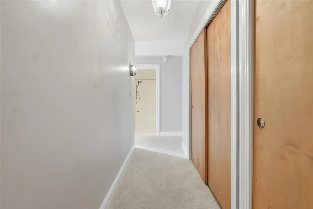 17 Hawthorne Circle South Burlington VT 05403