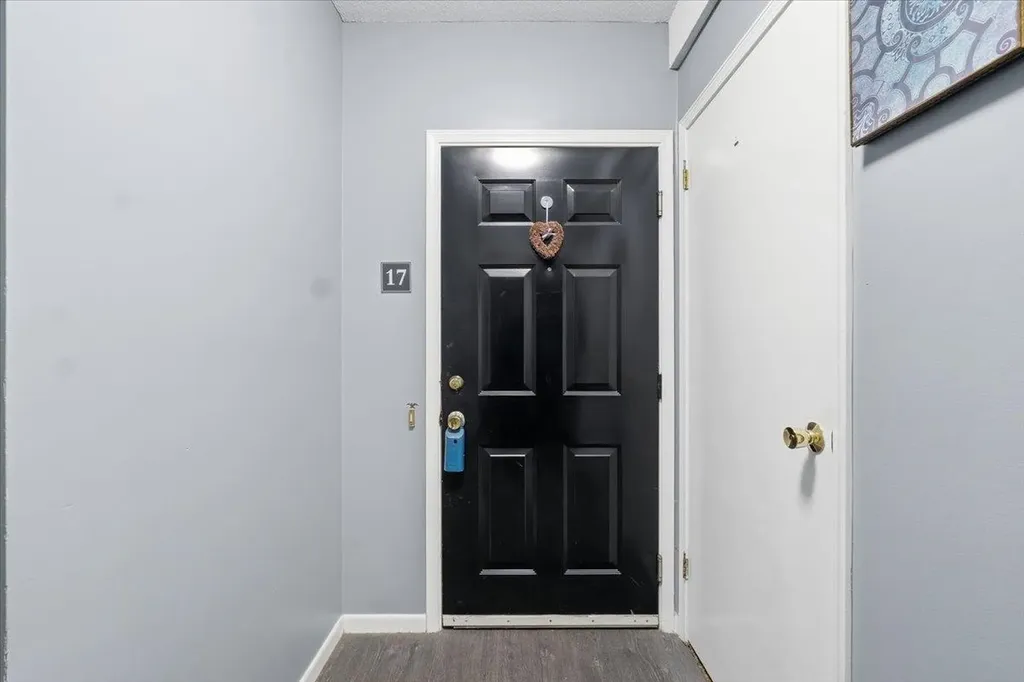 17 Hawthorne Circle South Burlington VT 05403