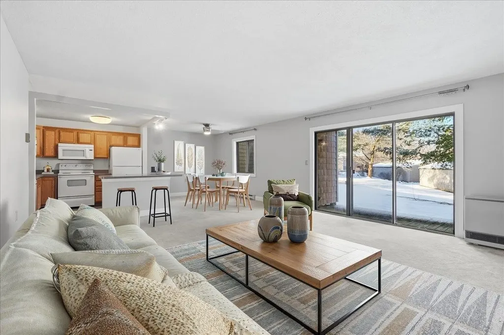 17 Hawthorne Circle South Burlington VT 05403